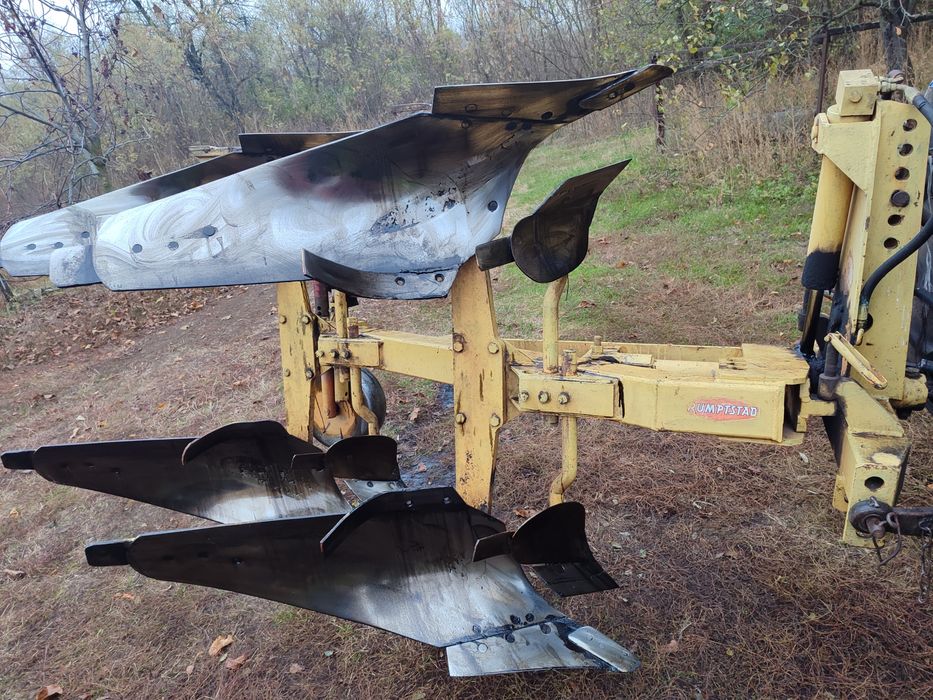 Плуг двох корпусний обортний