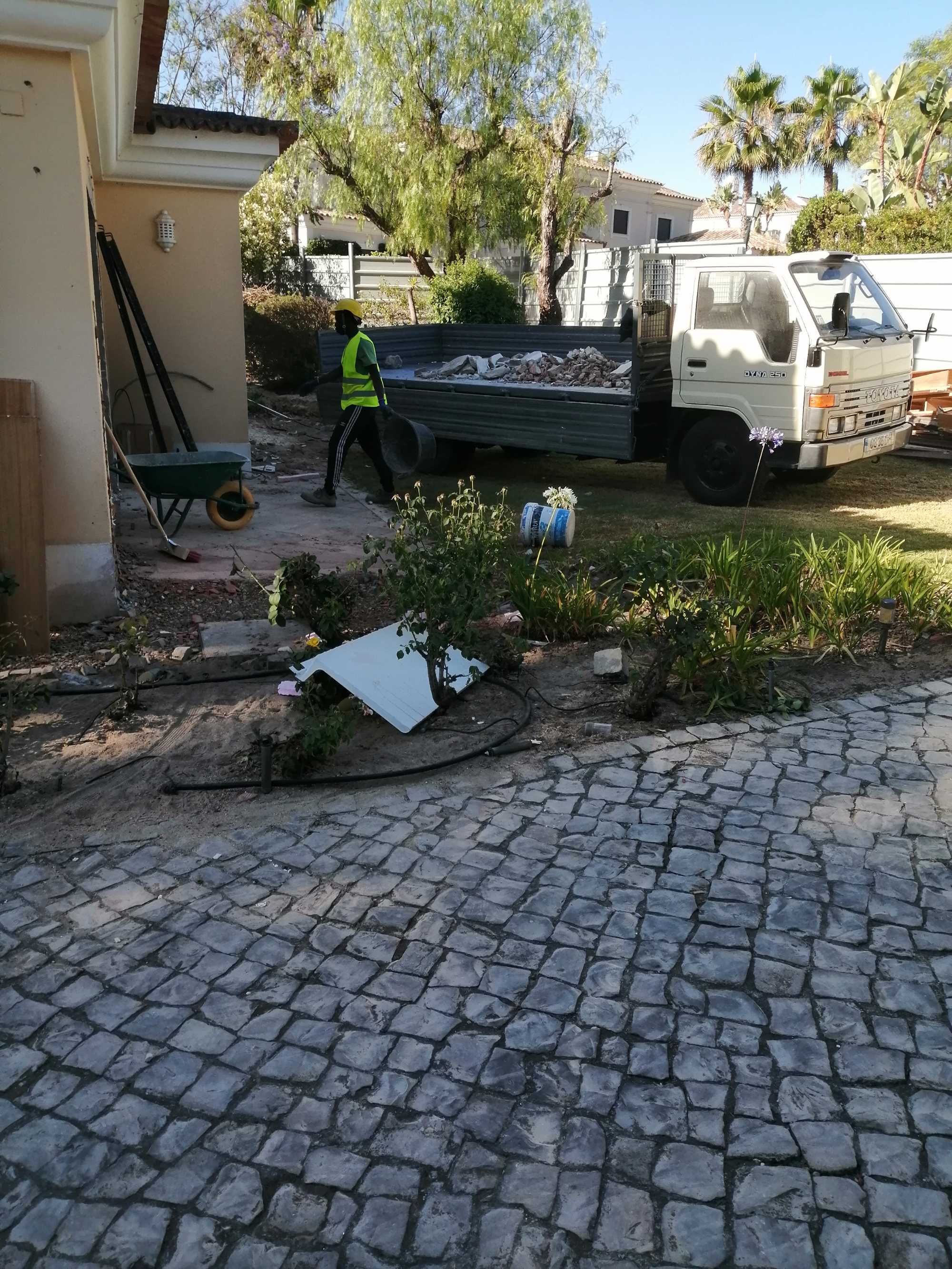 Trabalhos Prestados com Camião Para construção Civil