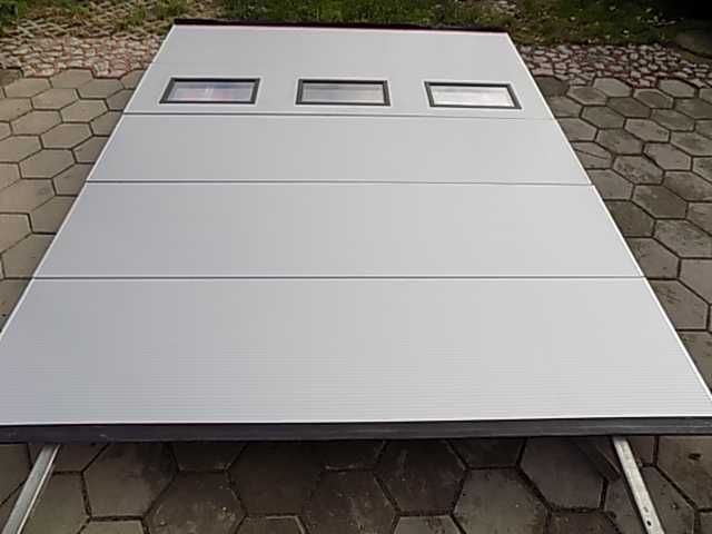 Brama garażowa segmentowa panelowa 303x365cm