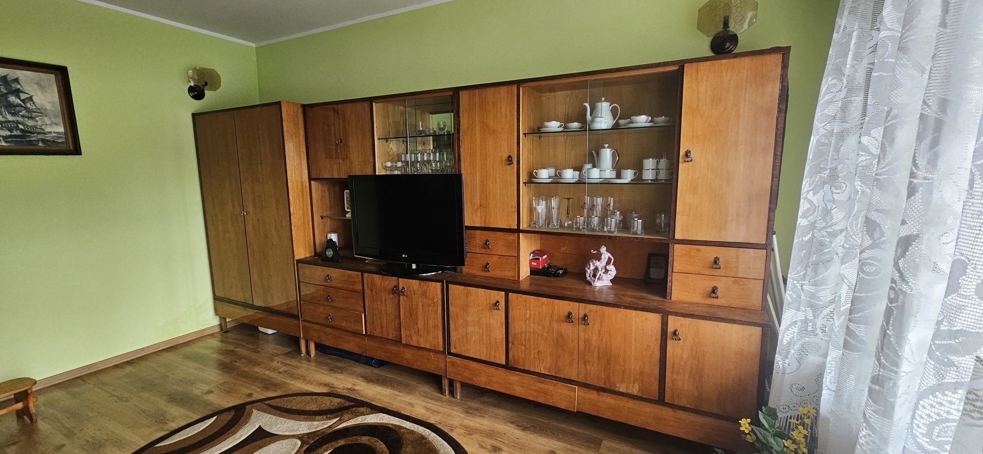 Meblościanka drewniana z okleiną