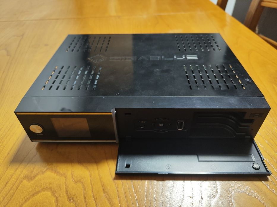 Box Enigma 2 Gigablue UE 4K Tuner SAT e CABO