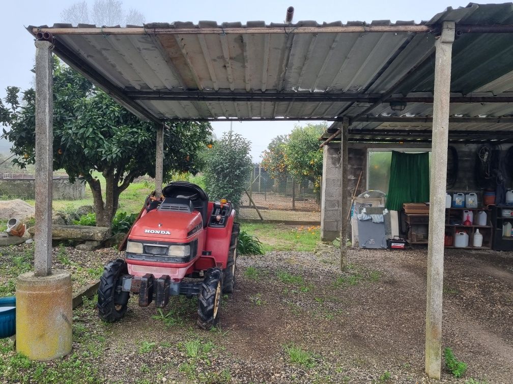 Espaço para mota / barco / arrumos