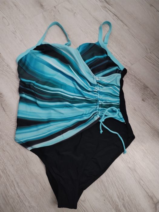 Nowy damski stroj kapielowy