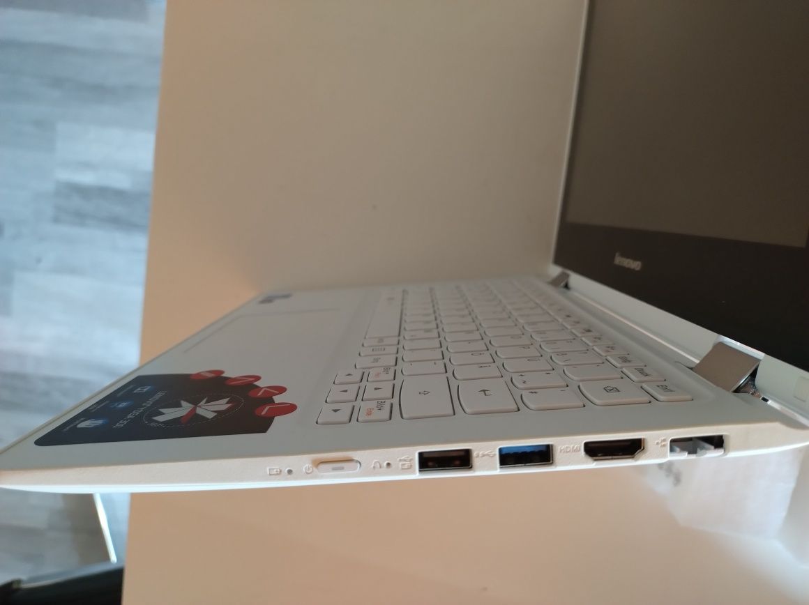 Lenovo yoga 300 z dotykiem dla studentów retrograczy hackerów