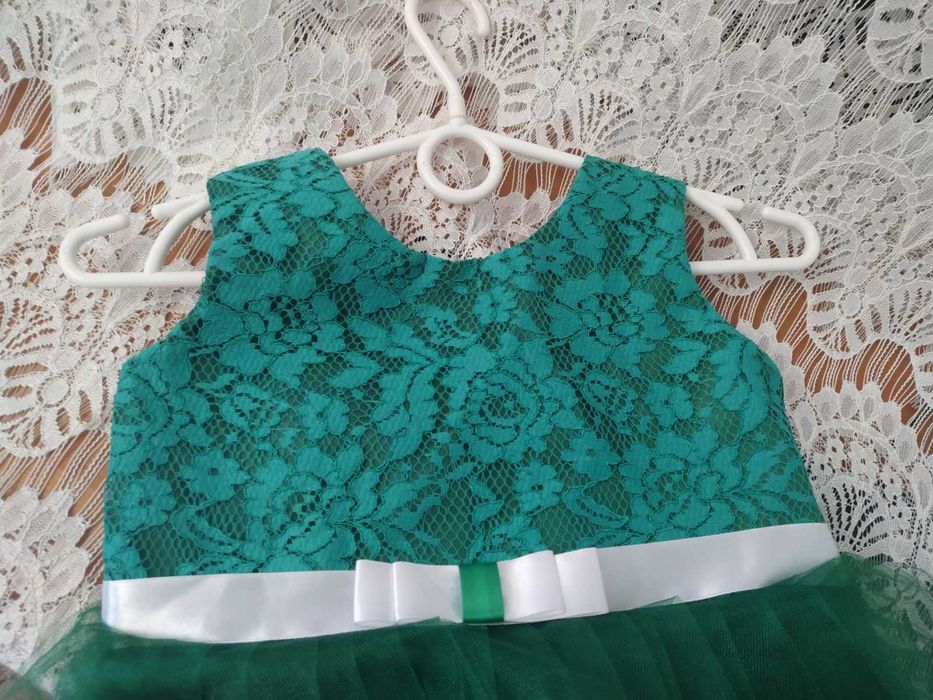 Платье зеленое для девочки. Сукня зелена Ялинка