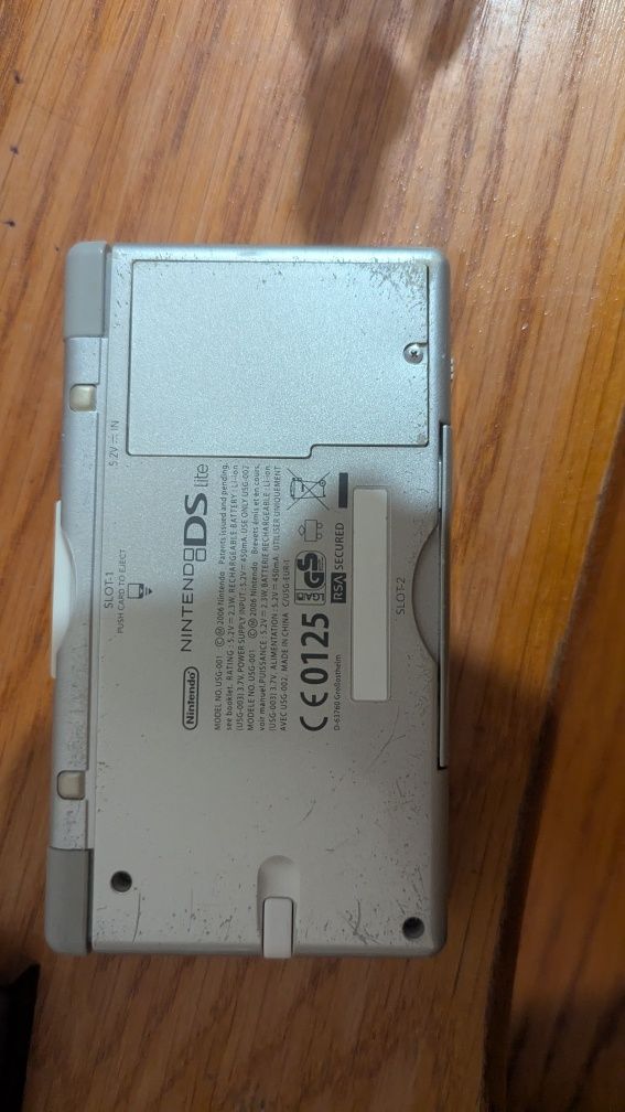Nintendo DS Lite R4+microsd 16gb + зарядка комплект