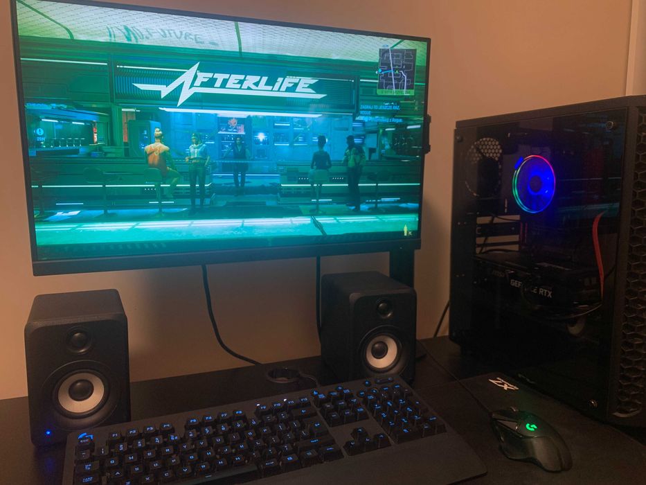 Gotowy zestaw do grania (PC, monitor, uchwyt, mysz, klawiatura)