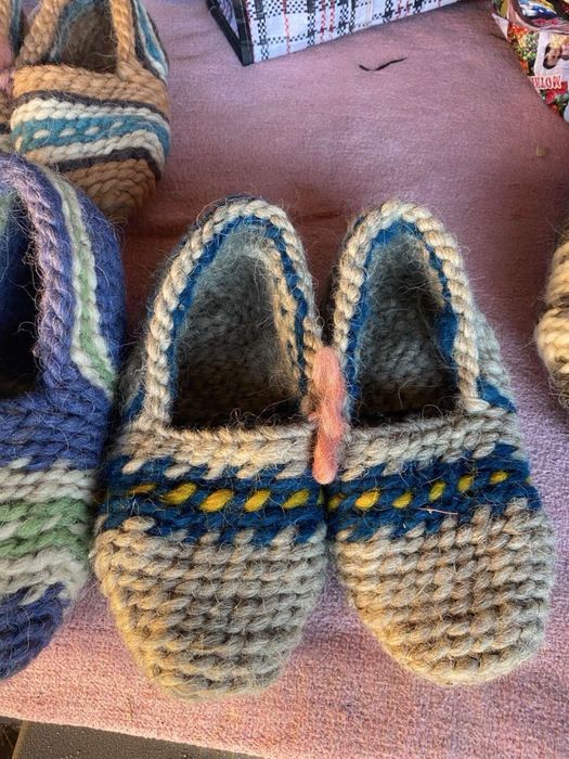 Вовняні шкарпетки , капці з овечої шерсті