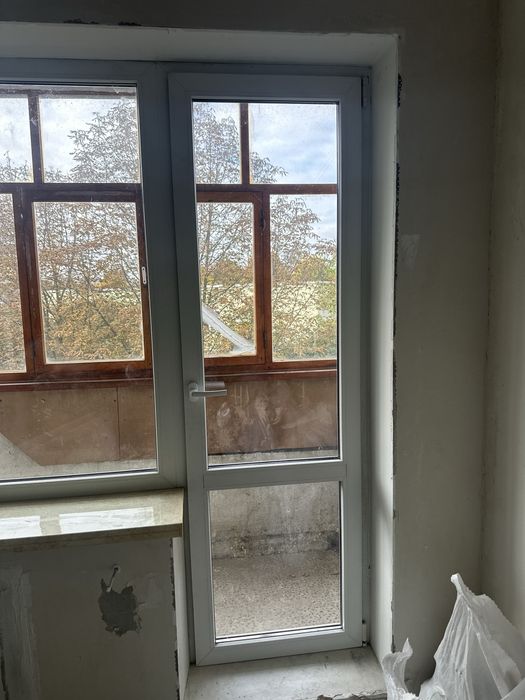 Металопластикова двері REHAU, балконна, у відмінному стані