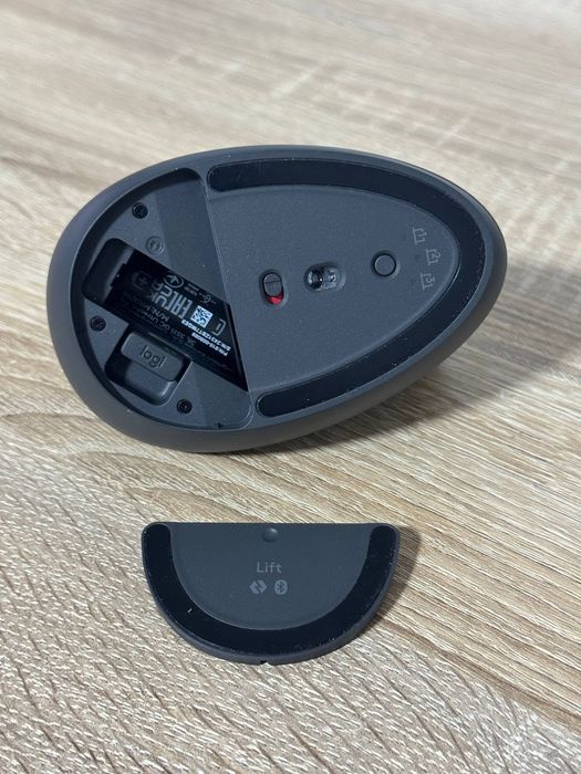 Бездротова миша Logitech Lift Ergonomic Vertical Graphite (910-006473)