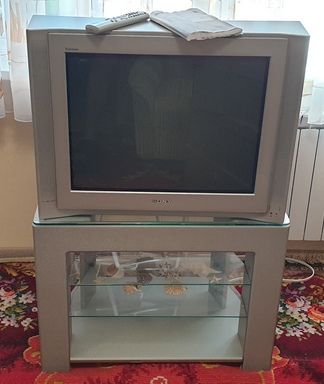 Телевизор SONY KV-29FX64K made in Spain с уникальной подставкой