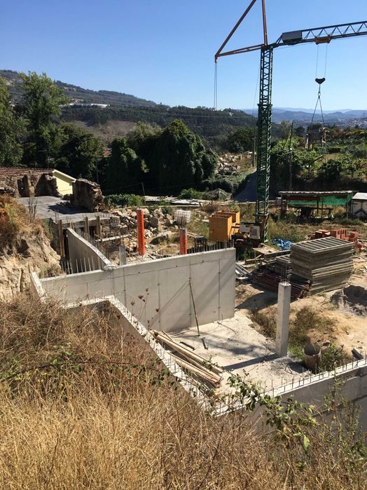 Quinta com 3 casas e vista de rio em Penafiel