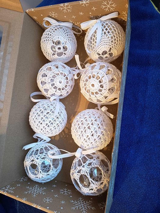 Zestaw bombek(8cm) w prezentowym pudełku