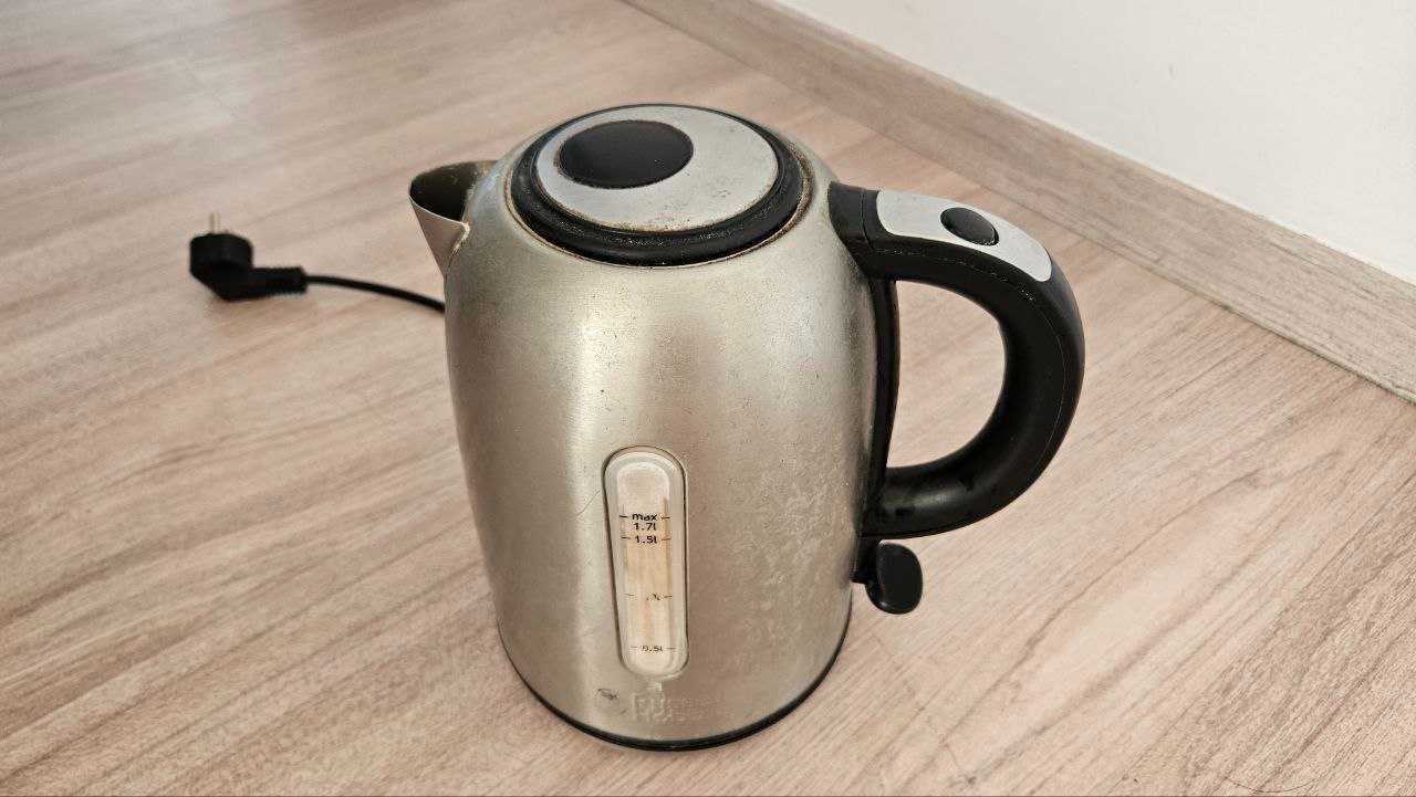 Czajnik RUSSELL HOBBS 1.7 litra (uszkodzony)