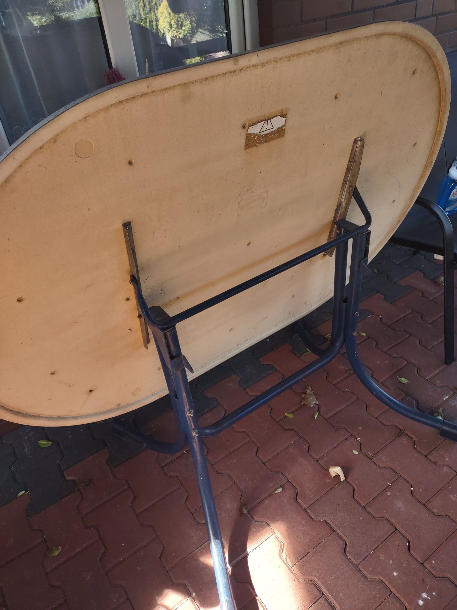 Stół ogrodowy plus krzesla