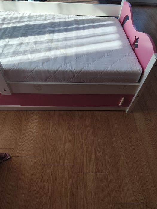 Sprzedam łózko dla dziewczynki