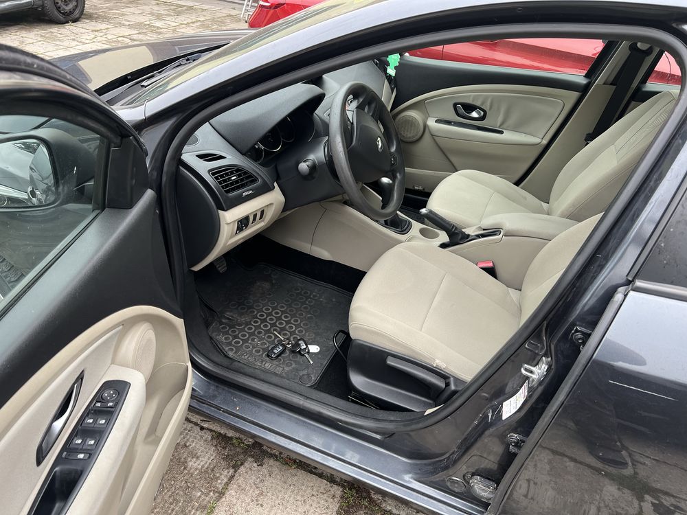 Renault Fluence 1.6 uszkodzony salon polska
