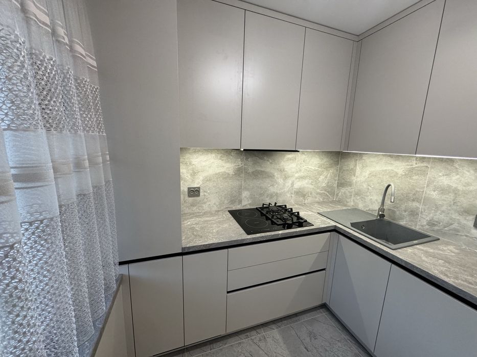 Продаж двокімнатної квартири на Соборній з новим ремонтом