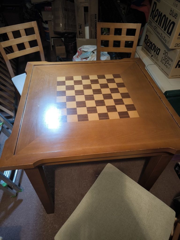 Mesa de Jogo + 4 cadeiras