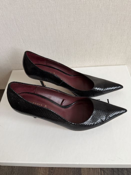 Елегантні чорні човники з фактурою під рептилію