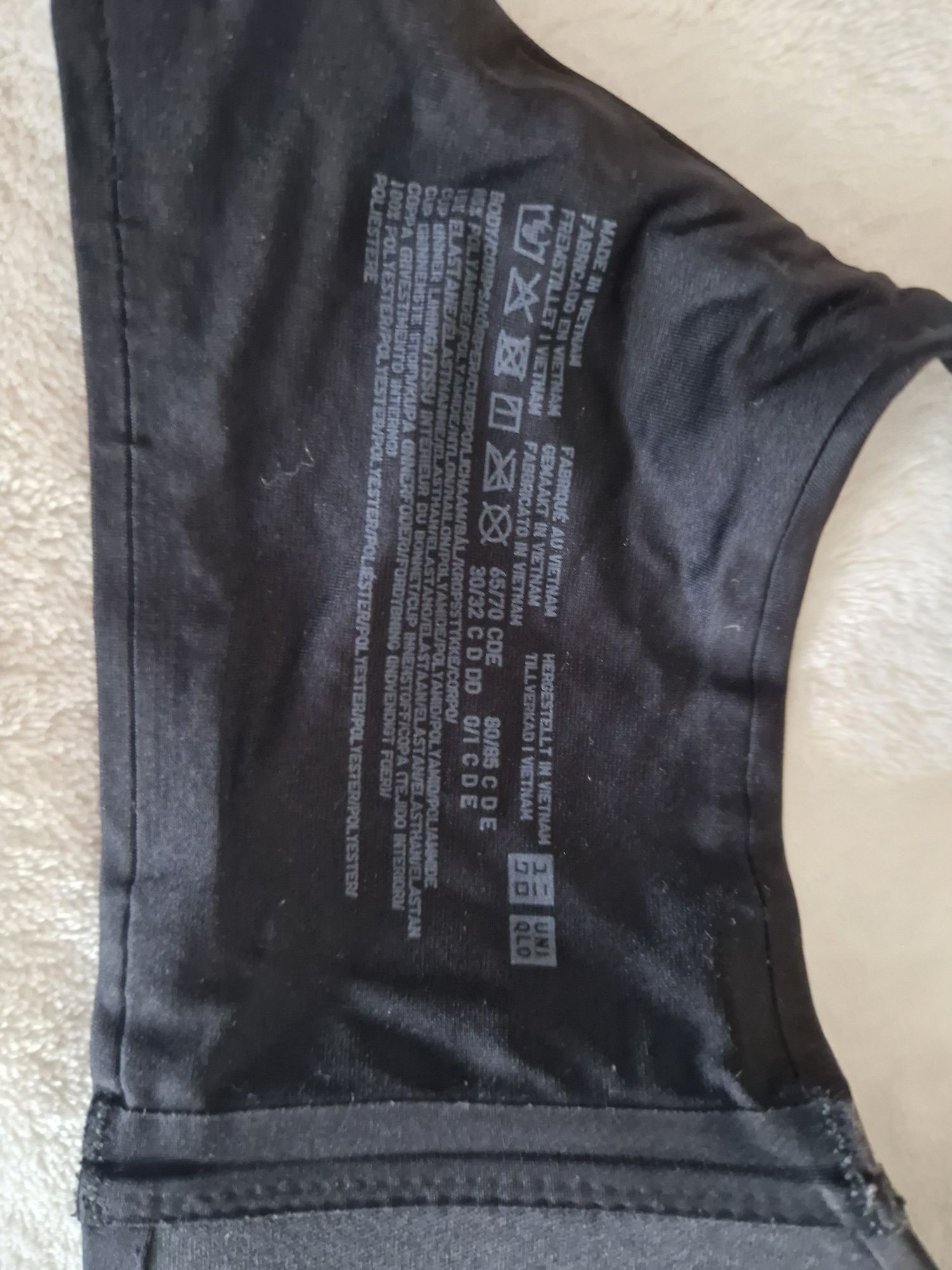 uniqlo biustonosz czarny 70 CDE