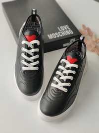Чорні шкіряні кросівки бренд Love Moschino розмір 40