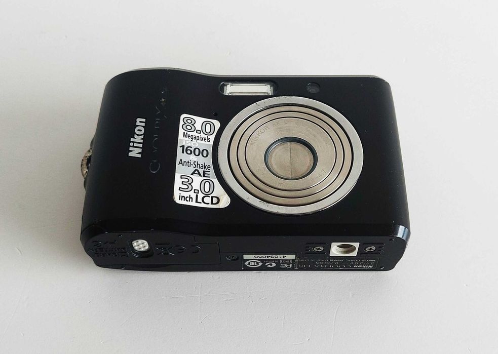 Câmara digital compacta Nikon Coolpix L18 avariada