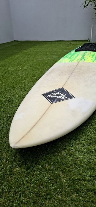 Prancha de Surf Stinky Tofu 6’2” + Saco Dakine