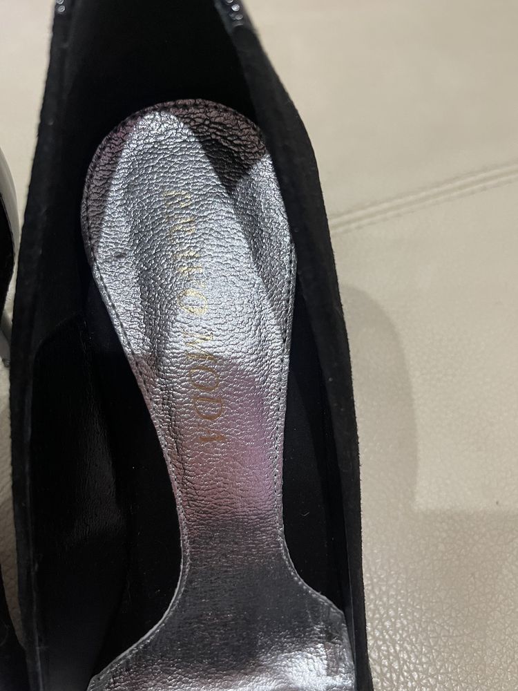 Czarne buty szpilki lakierowane