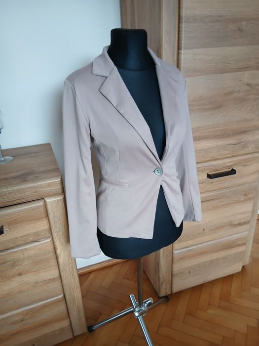 Beżowy żakiet Made in  Jtali  rozmiar 36