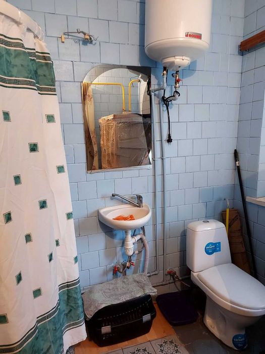 Продаж будинку в мальовничому місці біля водойми з гарним краєвидом