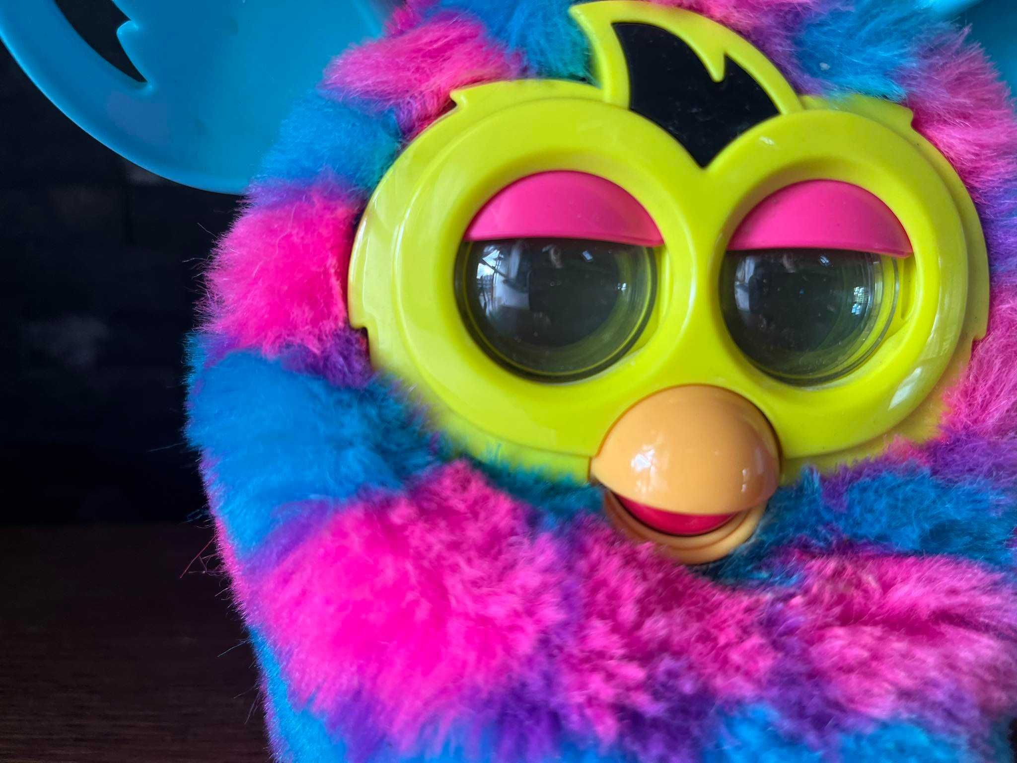 Maskotka HASBRO Furby Tęczowy  A6420