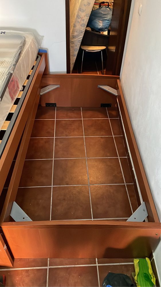 Cama dupla com 2 gavetas de arrumação