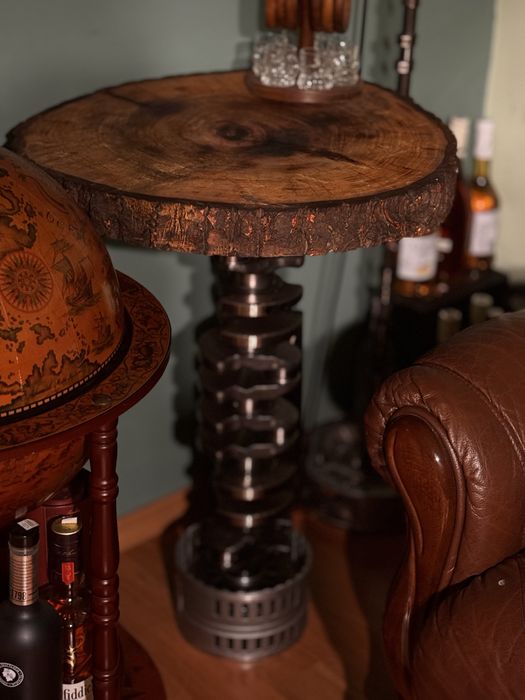 Stolik kawowy elementy motoryzacyjne i drzewa