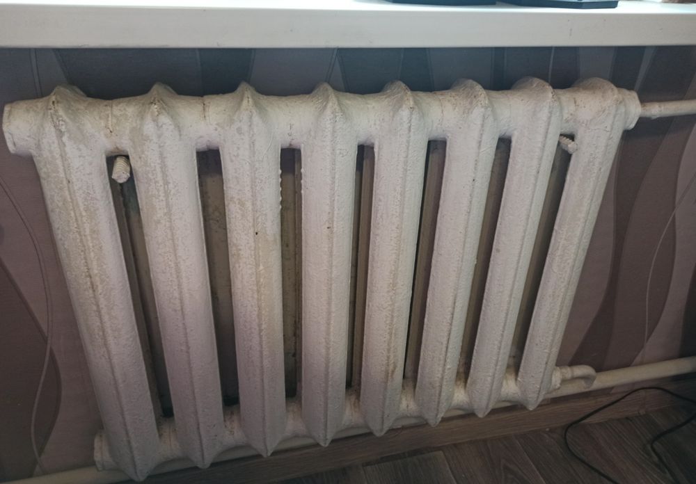 Продам радиаторы отопления чугунные и металлические бу