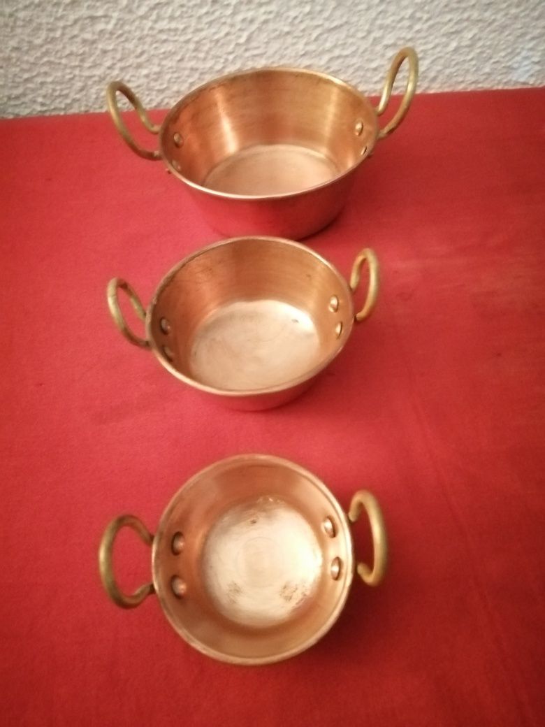 Tachos pequenos de cobre