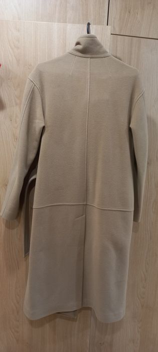Бежевое кашемировое пальто