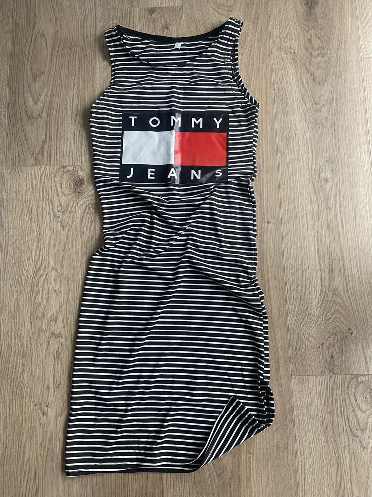 Sukienka midi pasiak Tommy jeans s