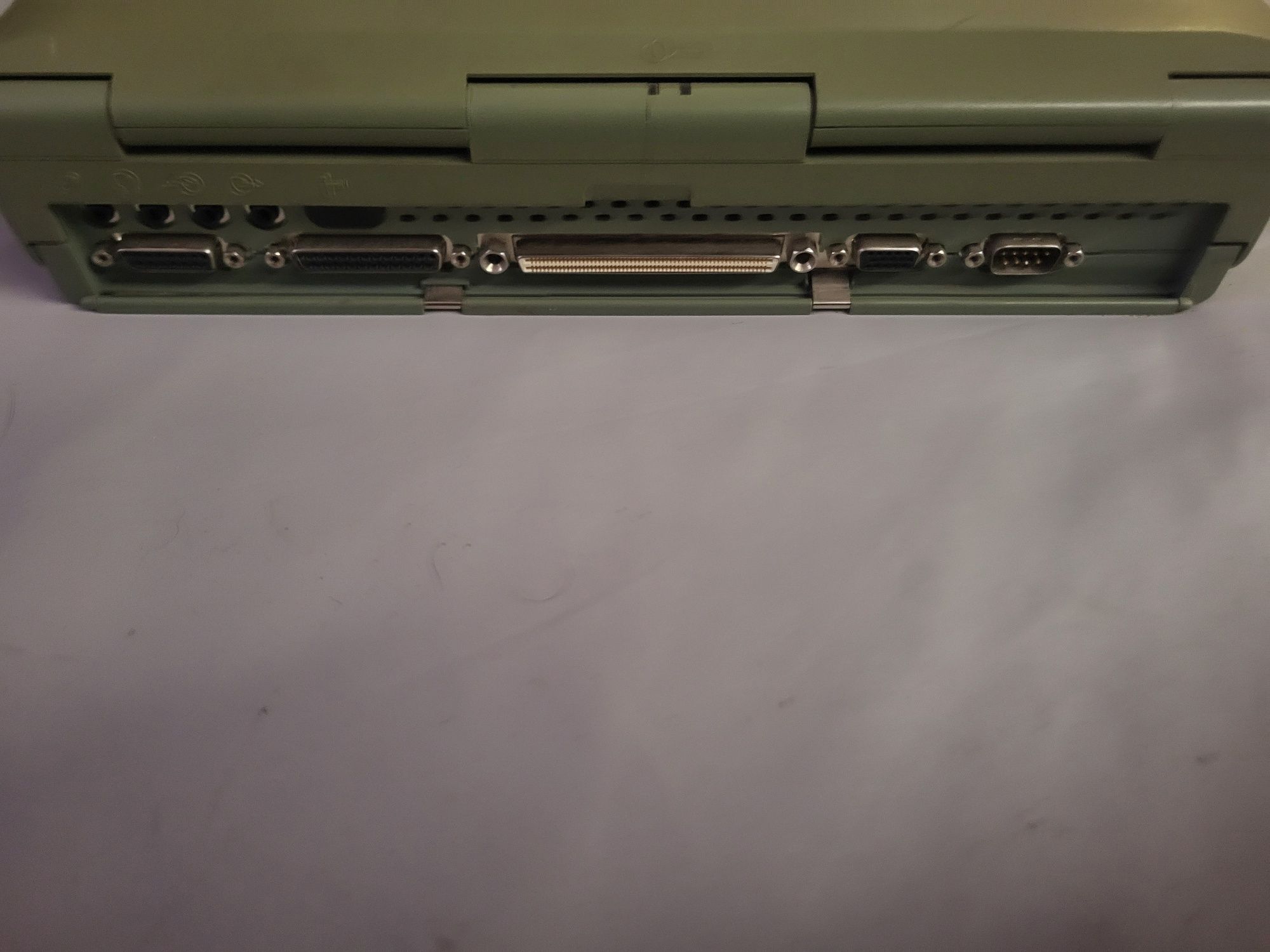 Sprzedam zabytkowego laptopa siemens nixdorf scenic mobile 700