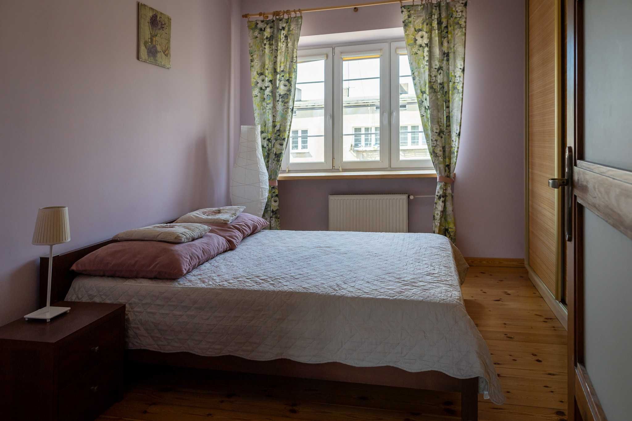 Przy parku na Zdrowiu (Close to park, quiet and cosy flat)