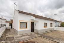 Moradia T3 com Quintal e Anexos em Alcácer do Sal – Bairro Montevil