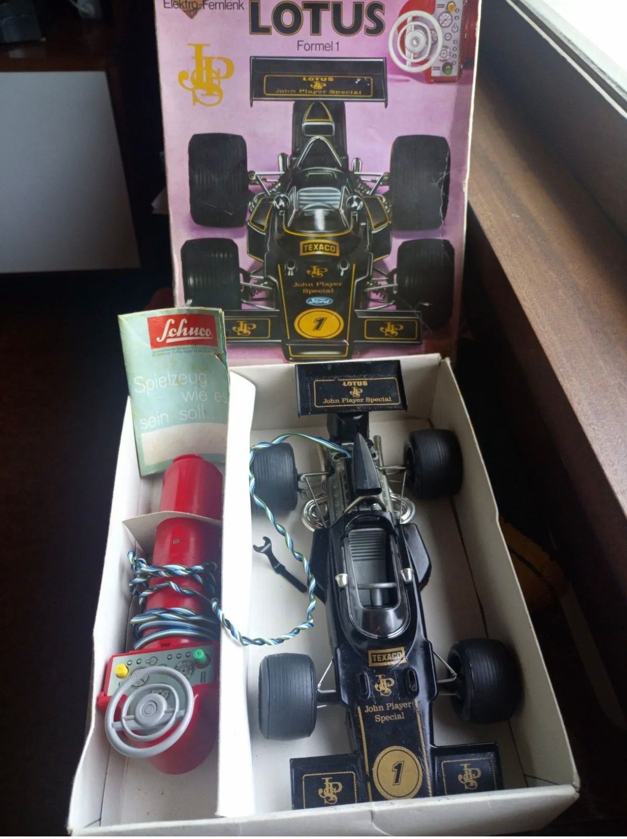 SERVO LOTUS  Formula 1 SCHUCO Fittipaldi 

MODEL NUMBER 356220