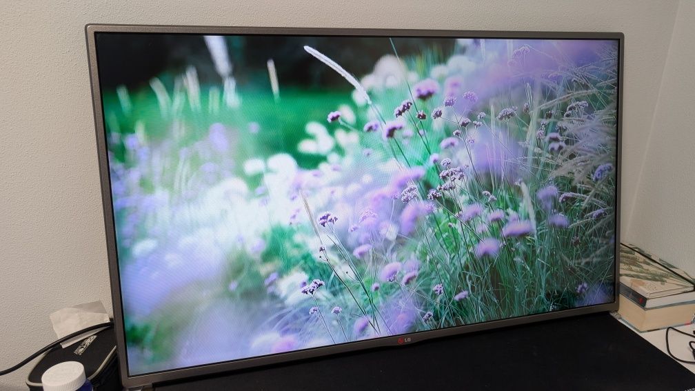 Телевізор LG 42lb561v 42 дюйми