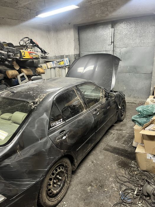 Lexus is200 na części