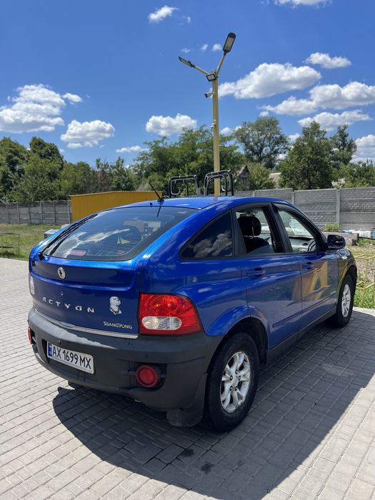 Машина saang yong