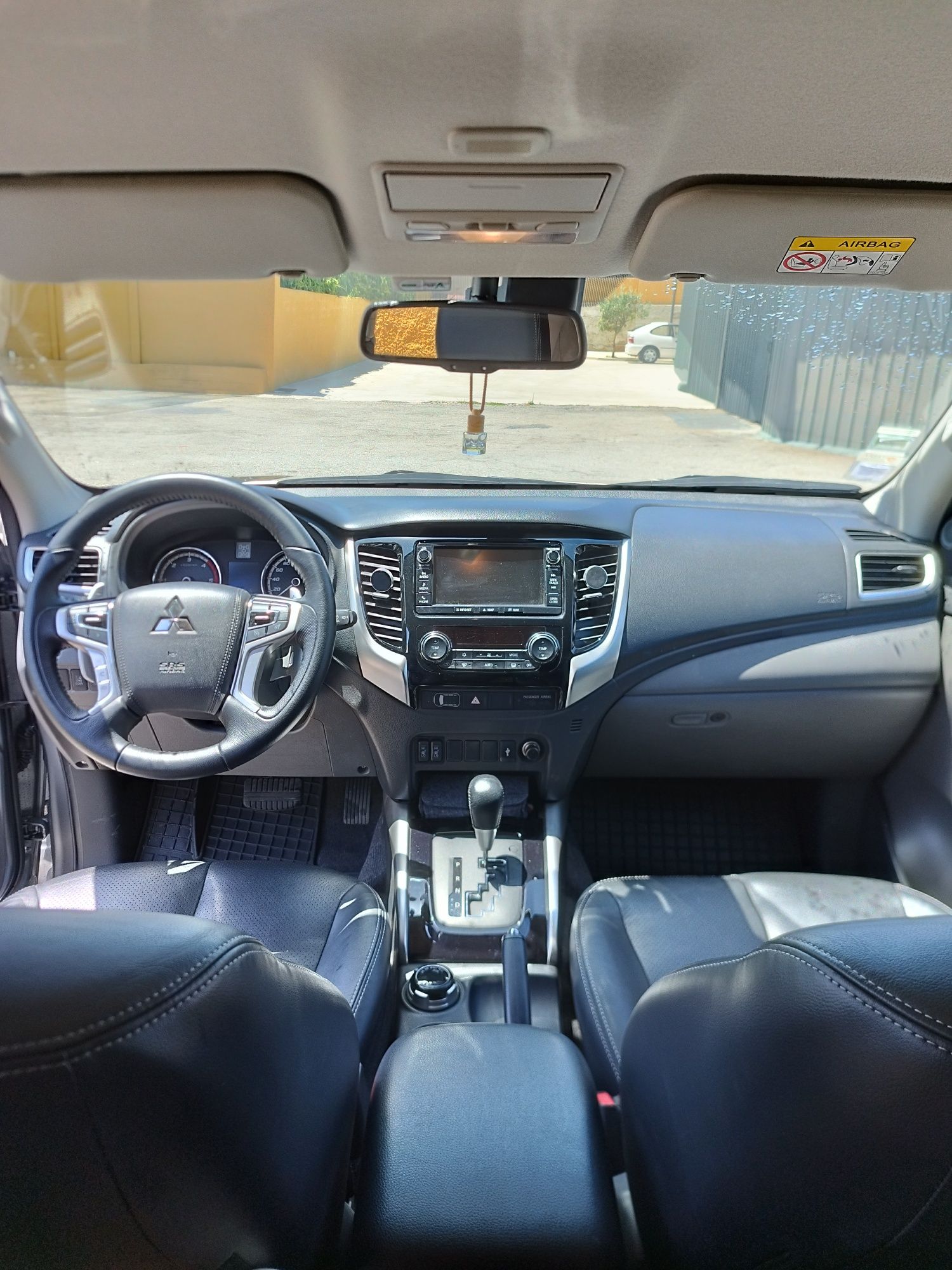 Mitsubishi L200 Strakar InStyle 2.5 181 cavalos automática
