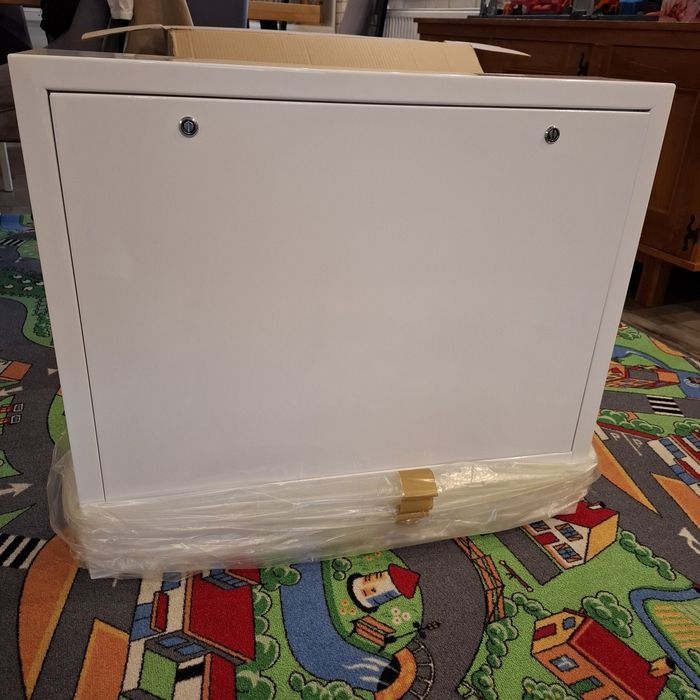 Szafa natynkowa 73x64,5x15 cm metalowa biala nowa