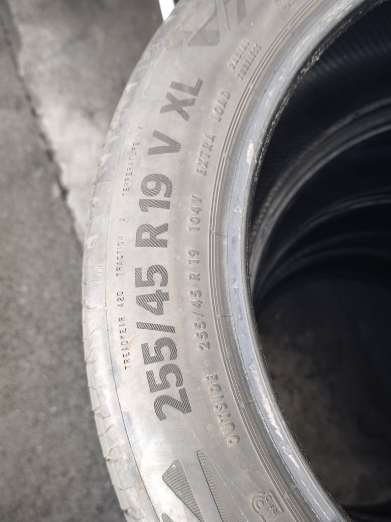 Pneus 255/45/R19