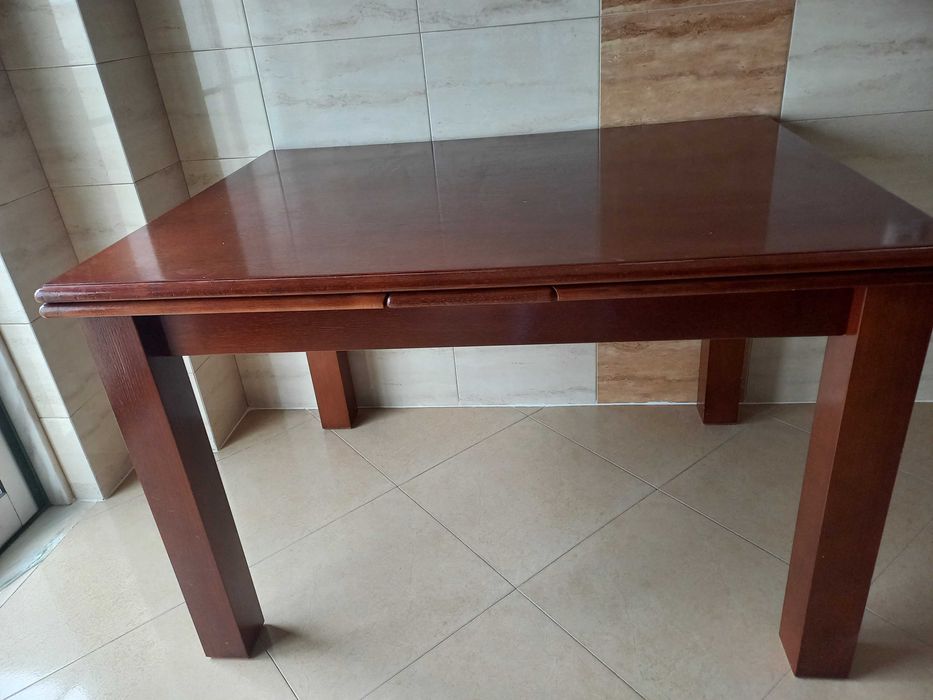Mesa madeira extensível e 4 cadeiras