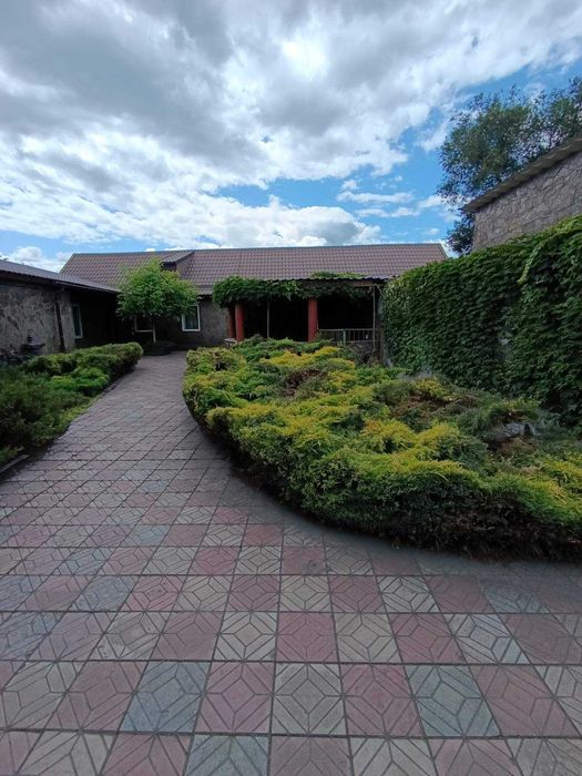 Продам дом в самом центре города . Rn